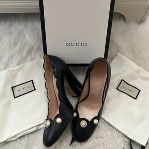 GUCCI BLACK LEATHER PEARL EMBELLISHED WILLOW PUMPS size 37.5